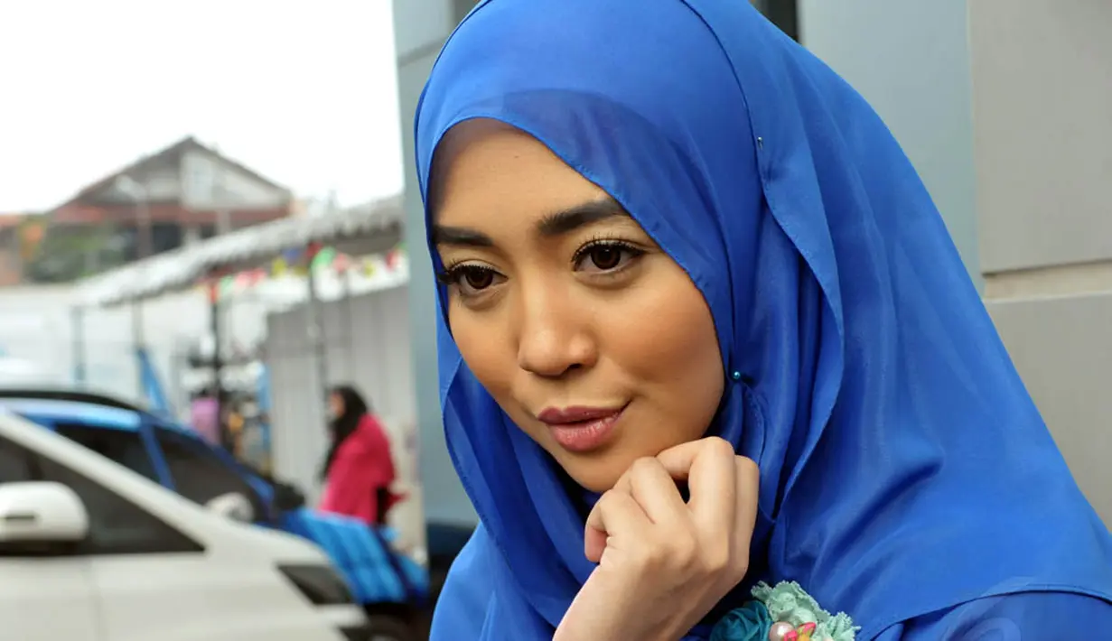 Perempuan berusia 28 tahun itu kini sering mengisi acara bincang-bincang yang berhubungan dengan agama. (Liputan6.com/Panji Diksana)