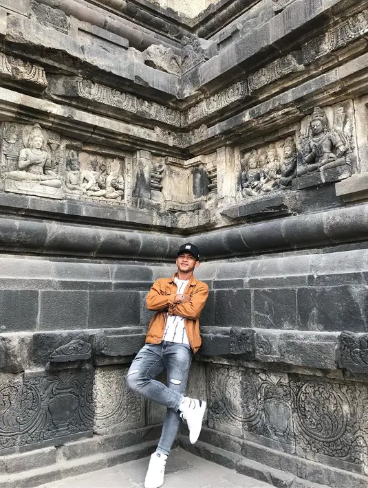 Pemain yang memiliki nomor punggung 20 di Persebaya Surabaya ini dinobatkan sebagai pemain muda terbaik Liga 1 2019 oleh PT Liga Indonesia Baru (LIB) sebagai operator Liga 1. (Liputan6.com/IG/@valdo_haay)