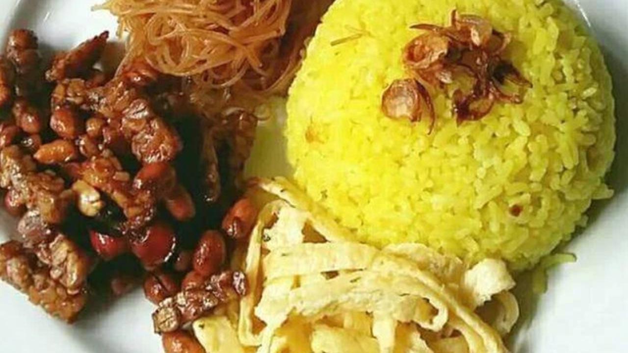 Nasi kuning di Bandung
