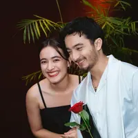 Ini dia potret kebersamaan Mawar De Jongh dan Bryan Domani menjadi pemeran film baru mereka berjudul Galaksi. Sudah sekian kalinya pasangan yang jadian pada 2019 lalu berkat cinlok di film SIN. Berkat film-lah mereka menjalin asmara hingga kini. (Liputan6.com/IG/mawar_eva)