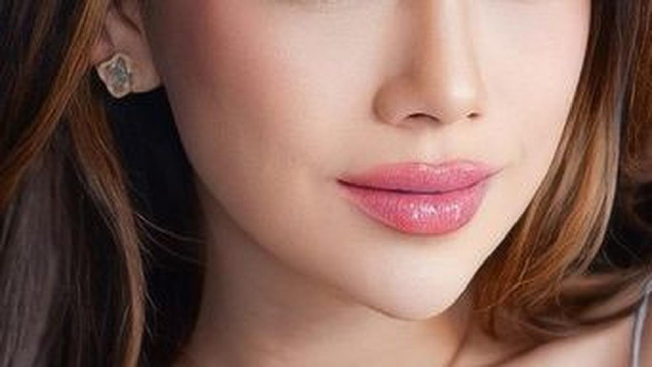 Makin Tebal dan Seksi, 8 Foto Bibir Celine Evangelista Yang Kerap Jadi Sorotan