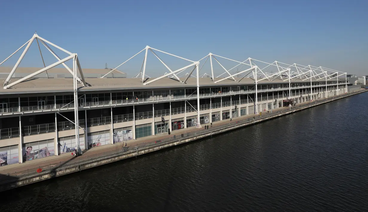 Pemandangan pusat pameran ExCeL di London, Inggris (25/3/2020). Menteri Kesehatan Inggris Matt Hancock pada Selasa (24/3) mengungkapkan bahwa rumah sakit sementara akan didirikan di gedung ExCeL, sebuah pusat pameran di London timur, dengan kapasitas tampung hingga 4.000 pasien. (Xinhua/Tim Ireland)