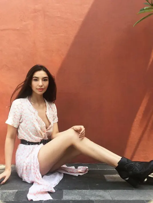 Yuk intip photoshoot terbaru perempuan 25 tahun yang belum lama ini. Beberapa foto dibagikan oleh Mano maupun photographer dengan akun @aldiphoto. Dalam foto terbarunya itu, Mano terlihat lebih langsing dan seksi. (Instagram/manodelia)