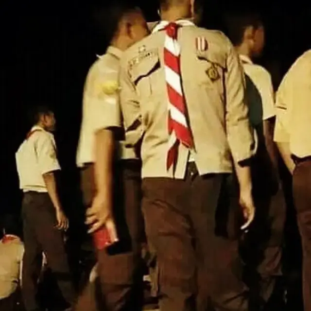 6 Potret Atribut Sekolah Nyeleneh Ini Bikin Enggak Habis Pikir, Ada Topi Raksasa