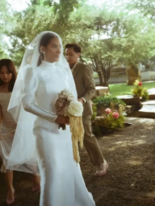 (Instagram/tarabasro)