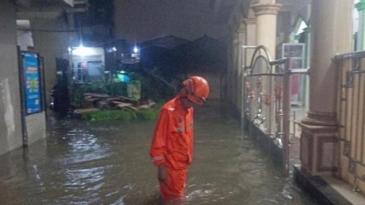 Banjir Jakarta Rendam 39 RT dan 13 Ruas Jalan, BPBD DKI Imbau Warga Waspada
