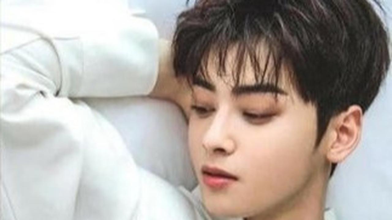 7 Potret Cha Eun Woo Pose Tidur, Merem Aja Cakepnya Ugal-Ugalan