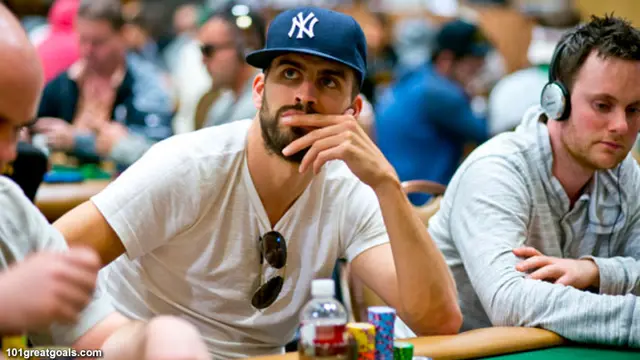 pique-poker-130711b.jpg
