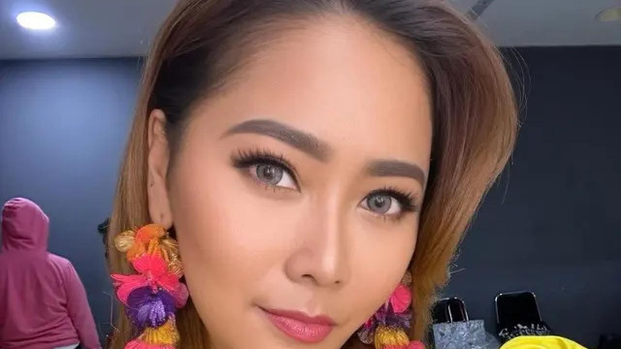 Inul Daratista Jengkel Dituding Gila Hormat, Gara-Gara Pramugara KAI Jongkok Saat Melayani