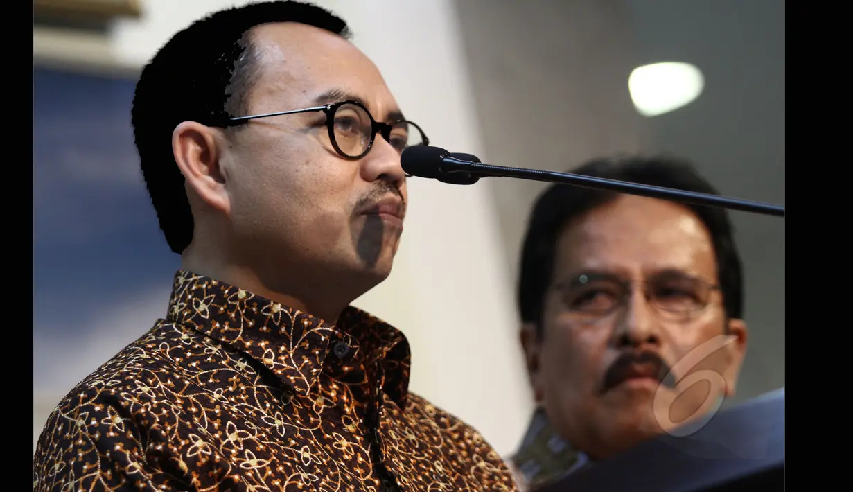 Menteri ESDM Sudirman Said memberi keterangan pers usai menghadiri rapat terbatas di Kantor Presiden, Jakarta, Senin (16/3/2015). Pemerintah mengumumkan paket kebijakan ekonomi untuk memperkuat nilai tukar rupiah. (Liputan6.com/Faizal Fanani)