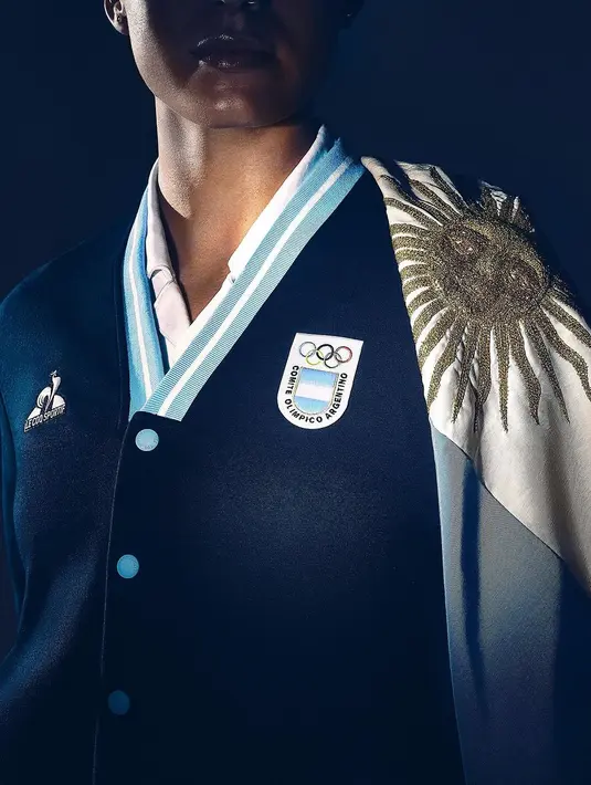 Le Coq Sportif bakal mendandani timnas Argentina tak hanya dengan seragam seremoni bernuansa biru muda. Seragam pertandingan tim voli Argentina pun juga bakal dirancang oleh Le Coq Sportif. [@lecoqsportif]