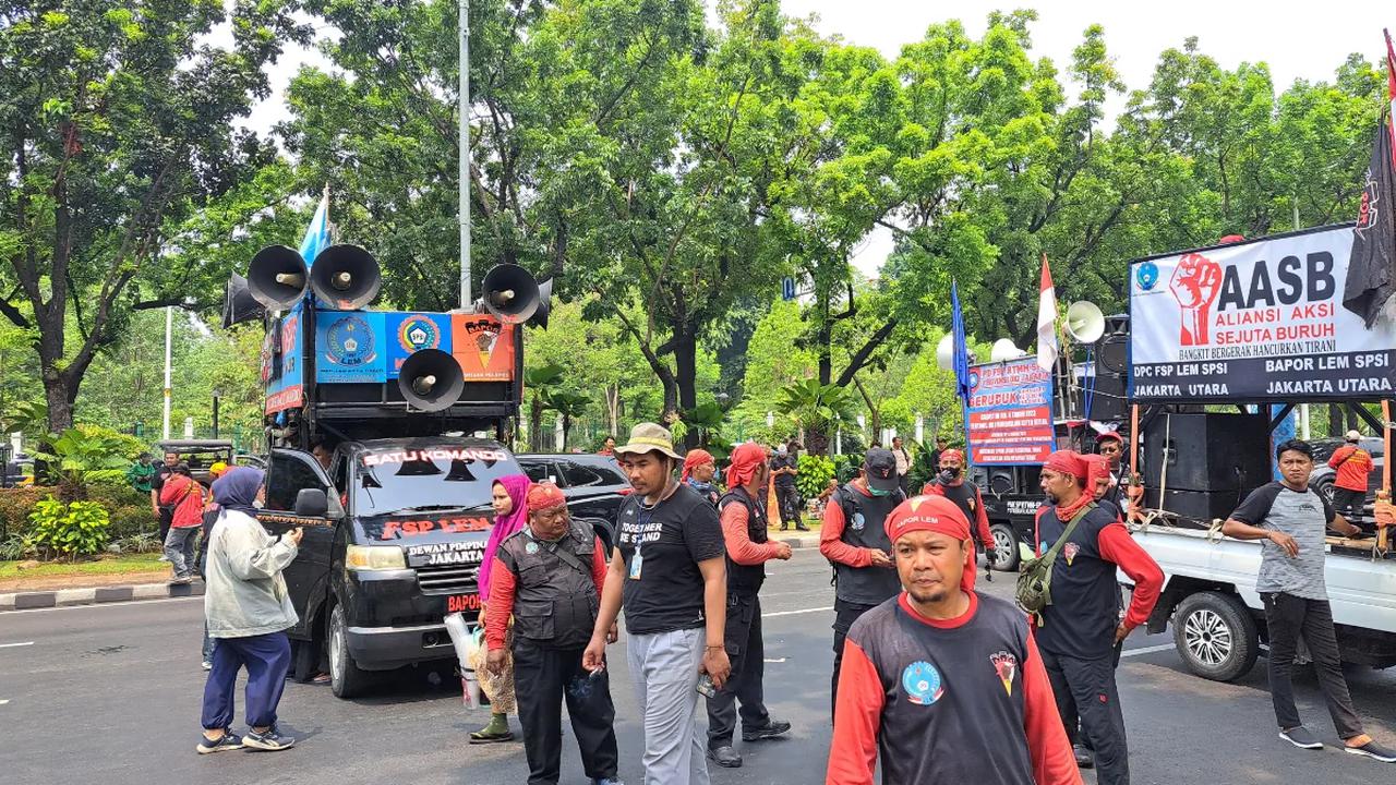 Oleh karena itu, Said Iqbal memastikan pihaknya bakal melakukan mogok secara serentak.&nbsp;<br>