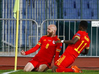 Pemain Wales, Jonny Williams, melakukan selebrasi usai mencetak gol ke gawang Bulgaria pada laga UEFA Nations League di Stadion Vassil Levski, Kamis (15/10/2020). Wales menang dengan skor 1-0. (AP Photo/Anton Uzunov)
