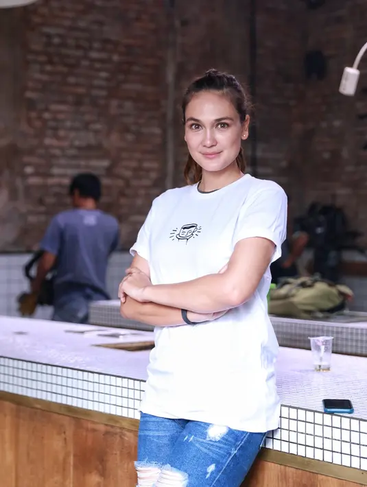 Film yang diangkat dari novel karya Dewi Lestari, sang sutradara menambahkan dua peran baru sebagai partner dari Ben dan Jody. Angga Dwimas Sasongko menambahkan peran Tarra dan Brie. (Adrian Putra/Bintang.com)