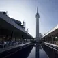 Umat Muslim melaksanakan sholat Idul Fitri di Masjid Nasional di Kuala Lumpur, Malaysia, Senin, 2 Mei 2022. Muslim Malaysia merayakan festival Idul Fitri pada 2 Mei, menandai berakhirnya bulan suci Ramadhan. (AP Photo/Vincent Thian)