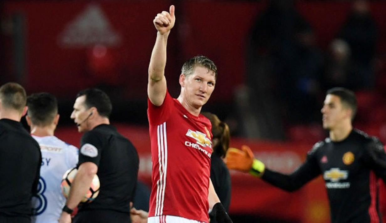 Bastian Schweinsteiger - Pemain asal Jerman ini diboyong Manchester United dari Bayern Munchen pada tahun 2015. Sebelum mengalami cedera, Bastian Schweinsteiger mencatatkan 18 laga di Premier League pada musim pertamanya di Manchester United. (AFP/Paul Ellis)