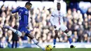 <p>Bek Chelsea, Thiago Silva menendang bola saat bertanding melawan Crystal Palace pada pertandingan lanjutan Liga Inggris di Stadion Stamford Bridge di London, Minggu (15/1/2023). Hasil tersebut menjadi kemenangan pertama Chelsea setelah kalah beruntun dalam tiga laga terakhir. (AP Photo/David Cliff)</p>