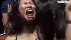 Ekspresi kocak seorang wanita menjajal wahana ekstrem untuk pertama kalinya, sukses membuat warganet ngakak.