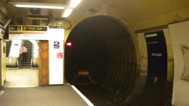 Lokasi kejadian perkara kecelakaan kereta bawah tanah London Underground di Moorgate 1975 (Wikimedia Commons)