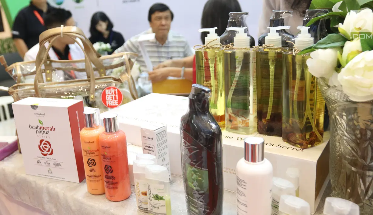 Sejumlah produk dipamerkan selama Trade Expo Indonesia 2018 di ICE BSD, Kamis (25/10). Pameran ini dihadiri lebih dari 20.000 pengunjung termasuk para pengusaha dari berbagai negara. (Liputan6.com/Angga Yuniar)
