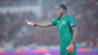 Kiper Timnas Jepang, Zion Suzuki, saat melawan Timnas Indonesia pada Kualifikasi Piala Dunia 2026 Zona Asia di Stadion Gelora Bung Karno, Senayan, Jakarta, Jumat (15/11/2024) malam WIB. (Bola.com/Bagaskara Lazuardi)