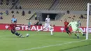Pemain Spanyol, Ferran Tores, mencetak gol ke gawang Jerman pada laga UEFA Nations League di di Estadio Olimpico de Sevilla, Rabu (18/11/2020). Spanyol menang dengan skor 6-0. (AP/Miguel Morenatti)