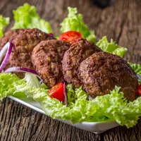 ilustrasi patty burger/copyright by Marian Weyo (Shutterstock)