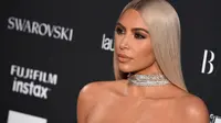 Dilansir dari HollywoodLife, Kim Kardashian pun mulai khawatir mengenai hal tersebut. (ANGELA WEISS  AFP)