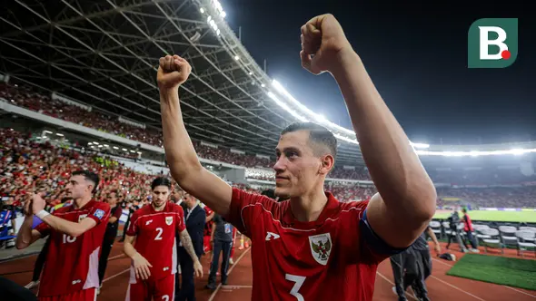 <p>Kapten Timnas Indonesia, Jay Idzes, merayakan kemenangan atas Bahrain pada laga kedelapan putaran ketiga Grup C kualifikasi Piala Dunia 2026 di Stadion Utama Gelora Bung Karno, Jakarta, Selasa (25/3/2025) malam WIB. (Bola.com/Bagaskara Lazuardi)</p>