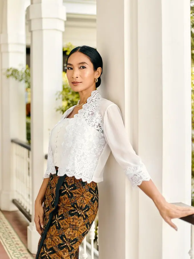 10 Pilihan Kebaya Happy Salma untuk Tampil Modern dengan Sentuhan Etnik