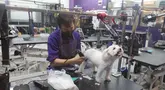 Sejumlah layanan perawatan hewan menjadi peluang bisnis yang dapat menambah pemasukan pet shop. Selain menjual makanan dan perlengkapan, layanan seperti memandikan hewan, mencukur bulu, grooming, penitipan hingga pemeriksaan kesehatan dapat menjadi pilihan bagi pemilik hewan peliharaan. Kenyamanan tempat, kebersihan serta tenaga profesional juga menjadi faktor penting dalam memberikan layanan sekaligus menjaga kepercayaan pelanggan. (KLY/Budy Santoso)