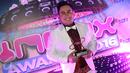 Pedangdut Nassar berhasil meraih gelar Penyanyi Dangdut Pria Paling inBox pada ajang inBox Awards 2016 di Studio 6 Emtek City, Jakarta, Rabu (19/10). Ini merupakan penghargaan ketiga Nassar dalam ajang yang sama. (Liputan6.com/Immanuel Antonius)