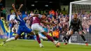 Hasil itu membawa Aston Villa berada pada peringkat keenam klasemen sementara Liga Inggris dengan 12 poin. Sedangkan The Blues berada pada peringkat ke-14 dengan lima poin. (AP Photo/Alastair Grant)