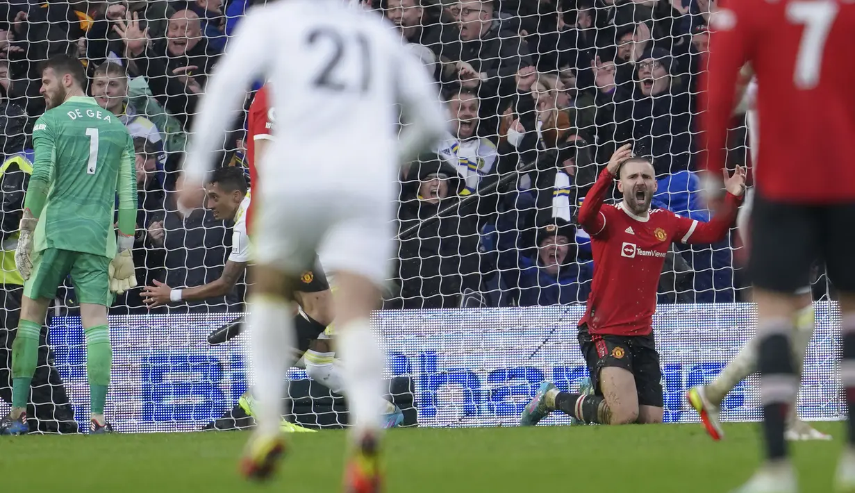 Berselang satu menit, Leeds mampu menyamakan skor 2-2. Gol penyeimbang dicetak Raphinha yang baru dimasukkan di awal babak kedua. Sepakannya usai menerima umpan Daniel James lagi-lagi tak mampu dibendung David De Gea. (AP/Jon Super)