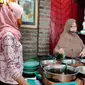 Kedai makan Nasi Jamblang Tulen Cirebon mengaku omset menurun di tengah pandemi covid-19.Foto (Liputan6.com / Panji Prayitno)