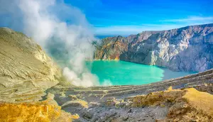 Petugas Ingatkan Bahaya Tersembunyi di Kawah Ijen