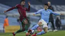 Bek Wolverhampton Wanderers, Nelson Semedo berusaha melewati bek Manchester City, Joao Cancelo pada pertandingan lanjutan Liga Inggris di stadion Etihad di Manchester, Inggris, Rabu (3/3/2021). City menang atas Wolves 4-1. (Clive Brunskill/Pool via AP)