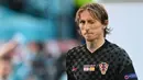 Luka Modric sukses membawa Kroasia hingga babak final pada Piala Dunia edisi sebelumnya. Sayangnya, mereka dikalahkan Prancis dengan skor 2-4. Pemain 36 tahun tersebut tentu masih berambisi untuk membawa timnya menjuarai ajang tersebut di Piala Dunia 2022 Qatar nanti. Kini, Modric telah memegang 152 caps dengan mencetak 22 gol. Kroasia sendiri akan tergabung ke dalam Grup F bersama Belgia, Maroko, dan Kanada. (AFP/Pool/Stuart Franklin)