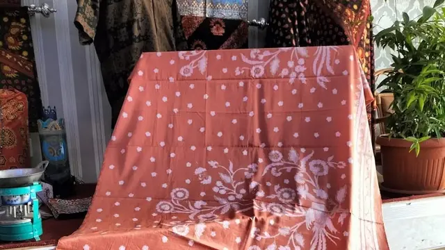  Lebih dari Sekadar Busana