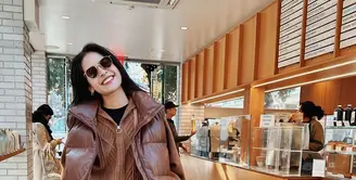 Maudy Ayunda beri inspirasi gaya liburan musim dingin saat mudik ke rumah keduanya di Amerika