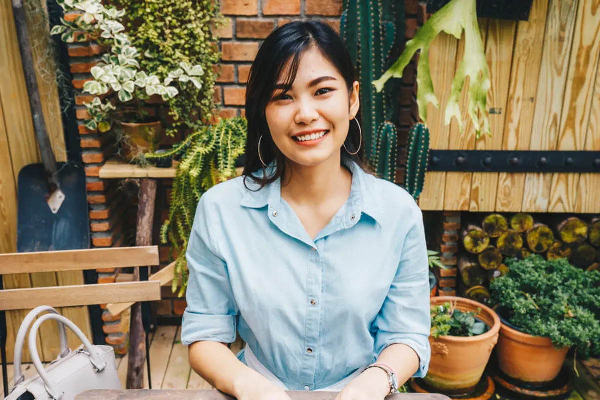 mandiri tersenyum bahagia sukses single dewasa