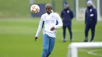 Gelandang Manchester City Fernandinho saat sesi latihan jelang pertandingan Liga Champions di City Football Academy, Selasa (12/4/2022). Manchester City akan bertandang ke markas Atletico Madrid untuk melakoni laga kedua perempat final Liga Champions, Kamis 14 April 2022. (Martin Rickett/PA via AP)