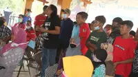 Ratusan warga Desa Kalisari, Kecamatan Randublatung, Kabupaten Blora, Jawa Tengah menggelar audiensi di balai desa menuntut transparansi penyaluran BLT. (Liputan6.com/ Ahmad Adirin)