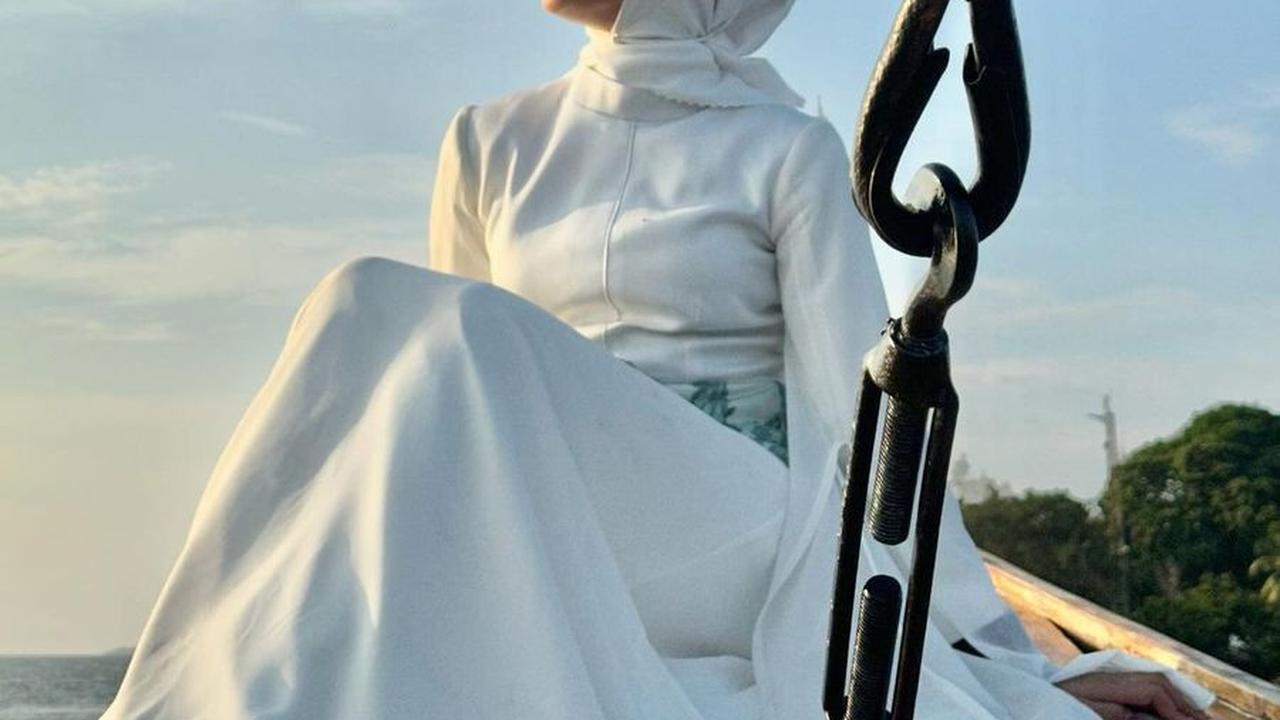 Auranya Adem Banget, 9 Foto Sridevi Pakai Hijab Dalam Video Klip Soundtrack 'MAGIC 5' Terbaru