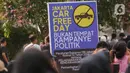 Kegiatan hari bebas kendaraan bermotor (HBKB) atau car free day Jakarta dilengkapi dengan pemasangan poster-poster larangan kampanye. (Liputan6.com/Angga Yuniar)
