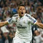 Penyerang Real Madrid, Javier Hernandez merayakan selebrasi usai mencetak gol ke gawang Atletico Madrid di leg kedua 8 besar Liga Champions di Santiago Bernabeu, Kamis (23/4/2015). Real Madrid menang 1-0 atas Atletico Madrid. (Reuters/Juan Medina) 