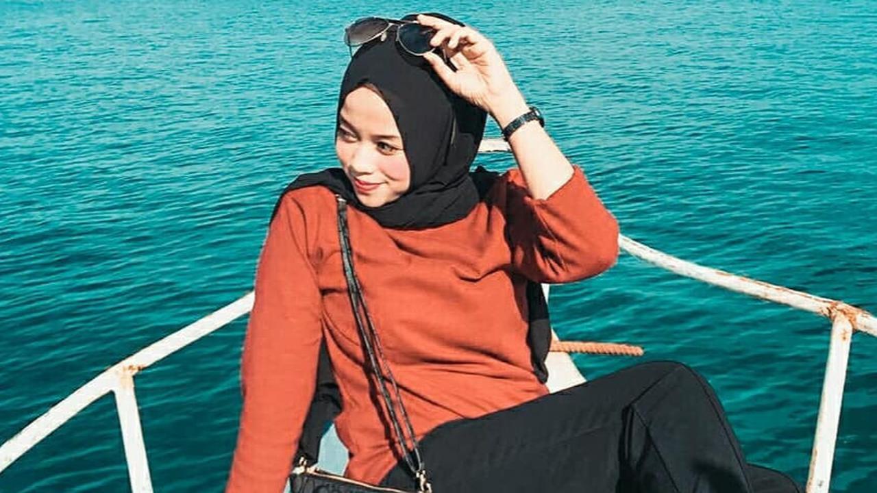6 Ide OOTD Hijab Pantai yang Simpel dan Nyaman, Sempurna untuk Berfoto dan Bermain Air