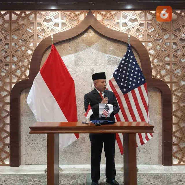 Sekjen Kemenag Memberikan Pidato