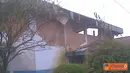 Citizen6, Bandung: SMP Negeri 1 Kertasari, Kabupaten Bandung, rusak parah akibat gempa bumi. Hingga saat ini sekolah tersebut belum di renovasi. (Pengirim: Sany Bahtiar)