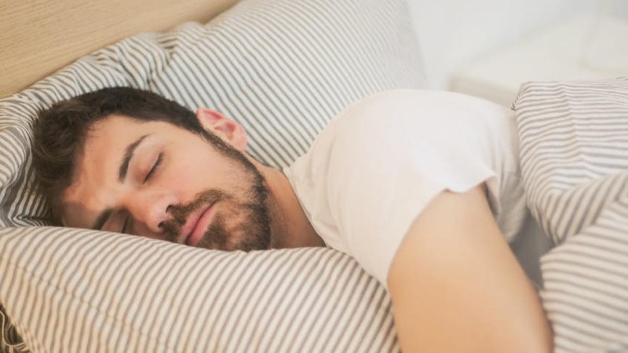 Ilustrasi Pria Tidur